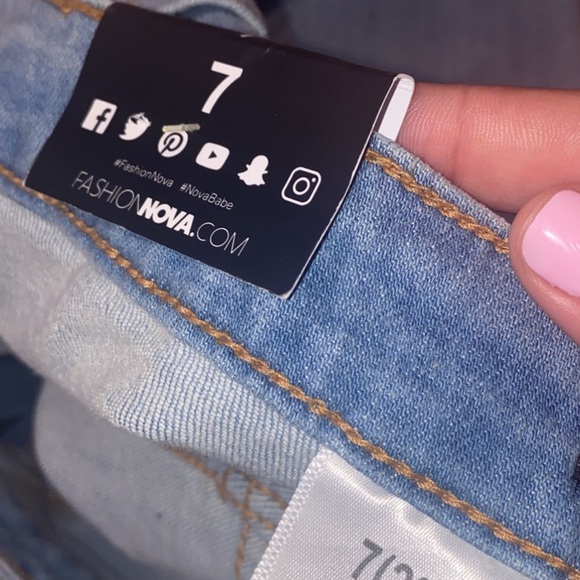 Syracuse Distressed Jeans - Light Blue Wash - Picture 2 of 2